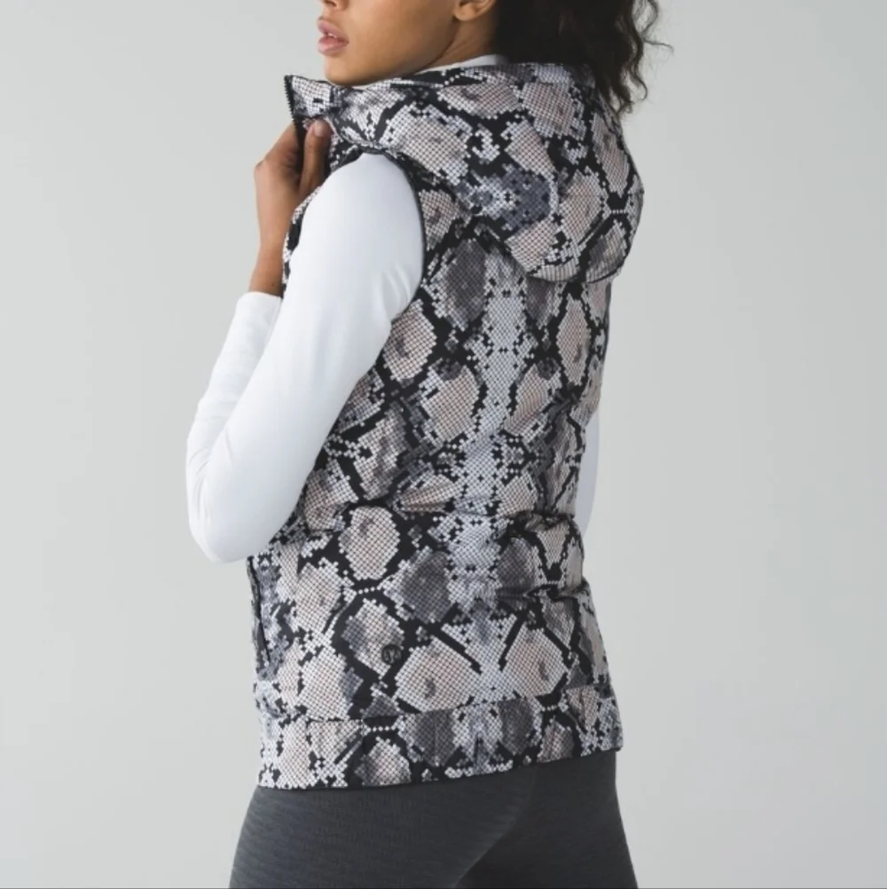 Lululemo The Fluffiest Vest Black/Ziggy Snake Butter Pik Black Sz4 Women‎